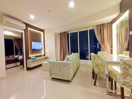 Exclusive Apartment, 2 Bedrooms | Living area | 32-inch flat-screen TV with cable channels, LCD TV, Netflix