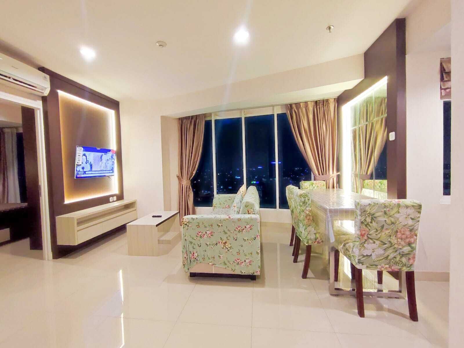 Exclusive Apartment, 2 Bedrooms | Living area | 32-inch flat-screen TV with cable channels, LCD TV, Netflix
