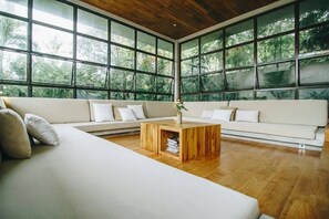 4 Bedrooms Private Pool Villa - 2 | 起居區 | 32-吋智慧型電視、有線頻道、電視