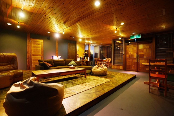 Private Vacation Home | Living room | Flat-screen TV
