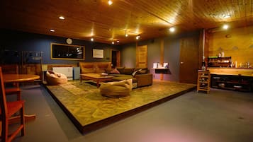 Private Vacation Home | 2 bedrooms, free WiFi, bed sheets