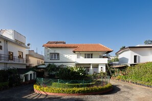 Terrace/patio - Colonel's Inn (Ootacamund)