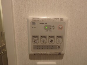 Luokittelematon kuva, 5 kautta 9, painike