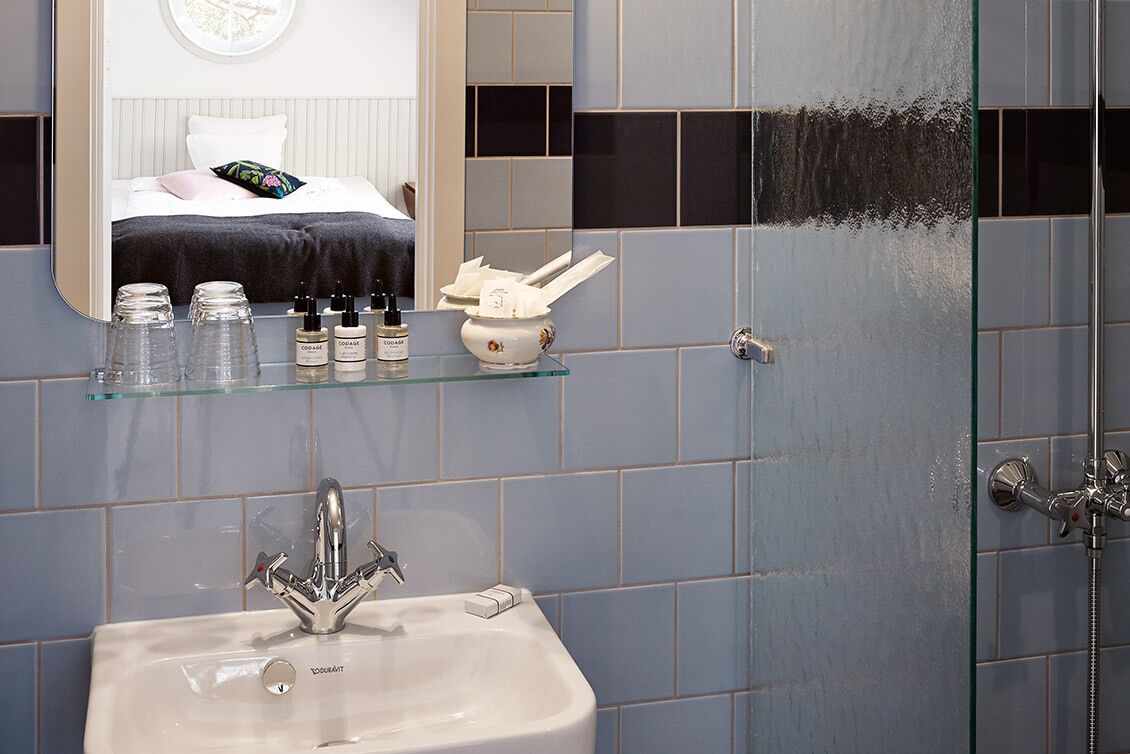 junior suite | bathroom | shower, hair dryer, towels, soap
