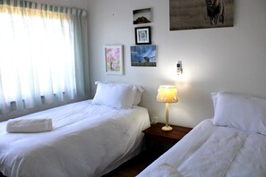 مكتب وواي فاي مجانًا وملاءات أسرّة