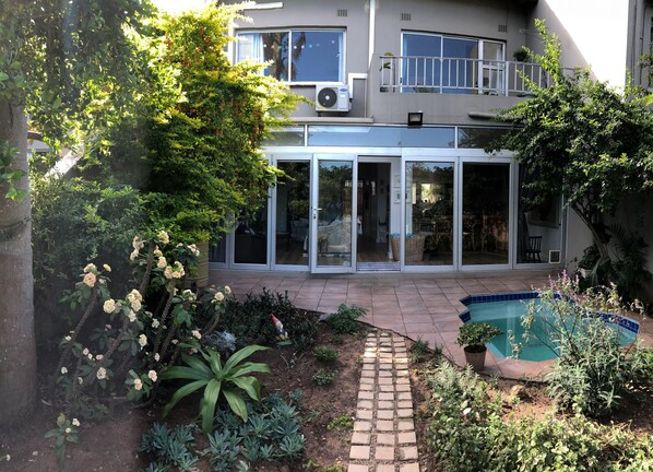 المنشأة من الخارج