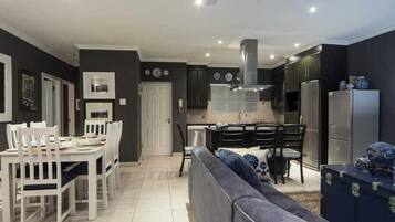 Apartment | Wohnzimmer | Smart-TV