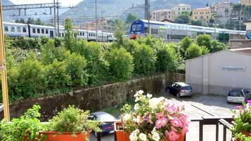 Exclusive-Vierbettzimmer, 1 Schlafzimmer, Terrasse | Blick vom Balkon