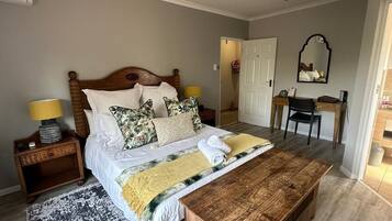 Deluxe Room | In-room safe, desk, free WiFi, bed sheets