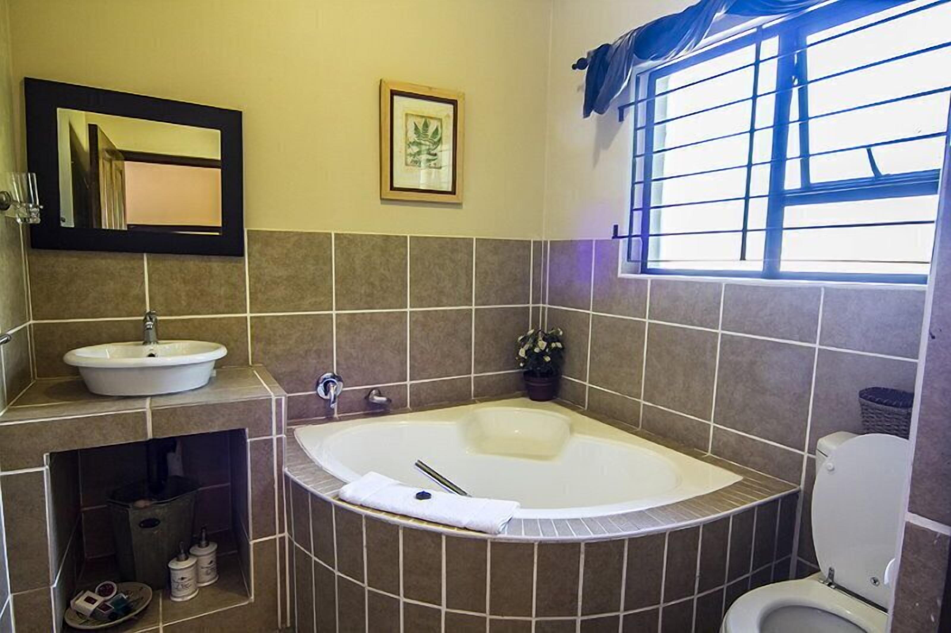 Deluxe Room | Deep soaking bathtub