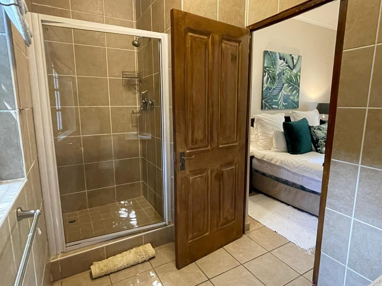 Standard Double Room, 2 Twin Beds | Bathroom | Free toiletries, towels, soap, toilet paper