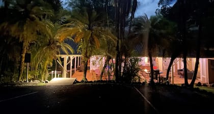 Royal Palm Cottage/5 mins from beach/Akaka Falls/Private Lanai