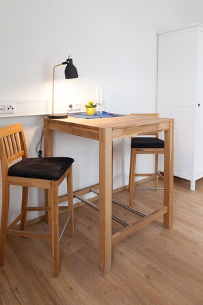 Estudio (Holzkontor) | Servicio a la habitación