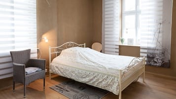 Studio (Holzkontor) | Schreibtisch, Verdunkelungsvorhänge, kostenloses WLAN, Bettwäsche