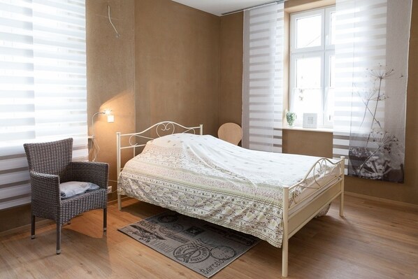 Studio (Holzkontor) | Desk, blackout drapes, free WiFi, bed sheets