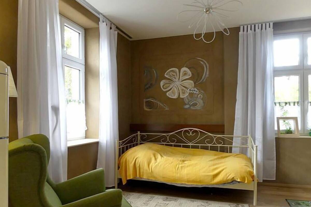 Estudio (Blumenkontor) | Escritorio, cortinas opacas, wifi gratis y ropa de cama