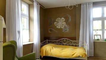 Studio (Blumenkontor) | Schreibtisch, Verdunkelungsvorhänge, kostenloses WLAN, Bettwäsche