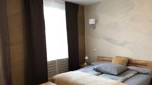 Estudio (Sandkontor) | Escritorio, cortinas opacas, wifi gratis y ropa de cama