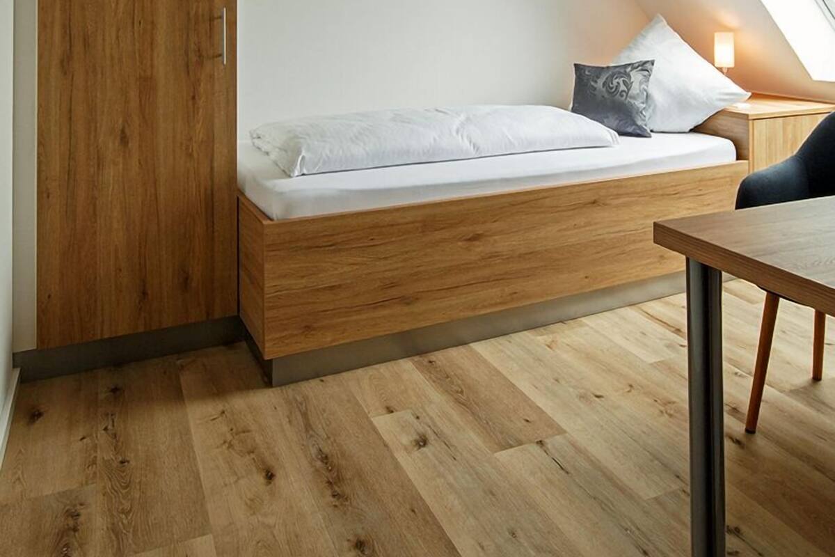 Single Room | Desk, soundproofing, WiFi (free)