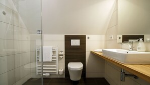 Shower, free toiletries, hair dryer - Gasthaus Dörsthof (Alzenau)
