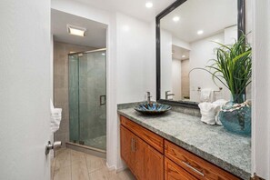 Shower, hair dryer, towels, soap - SUMMER SALE! Updated 1BR Unit with Pool and Hot Tub- Papakea  B201 (Lahaina)
