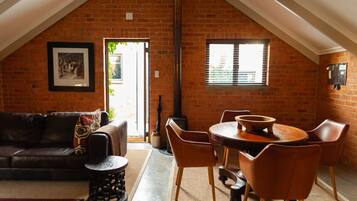 Quarto standard | Área de estar | TV de plasma