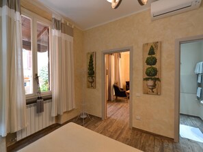 Apartment (2 Bedrooms) | 2 bedrooms, down duvets, iron/ironing board, free WiFi - Bacall Apartment (Rome)