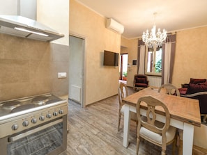 Apartment (2 Bedrooms) | Private kitchen | Full-size fridge, microwave, oven, dishwasher