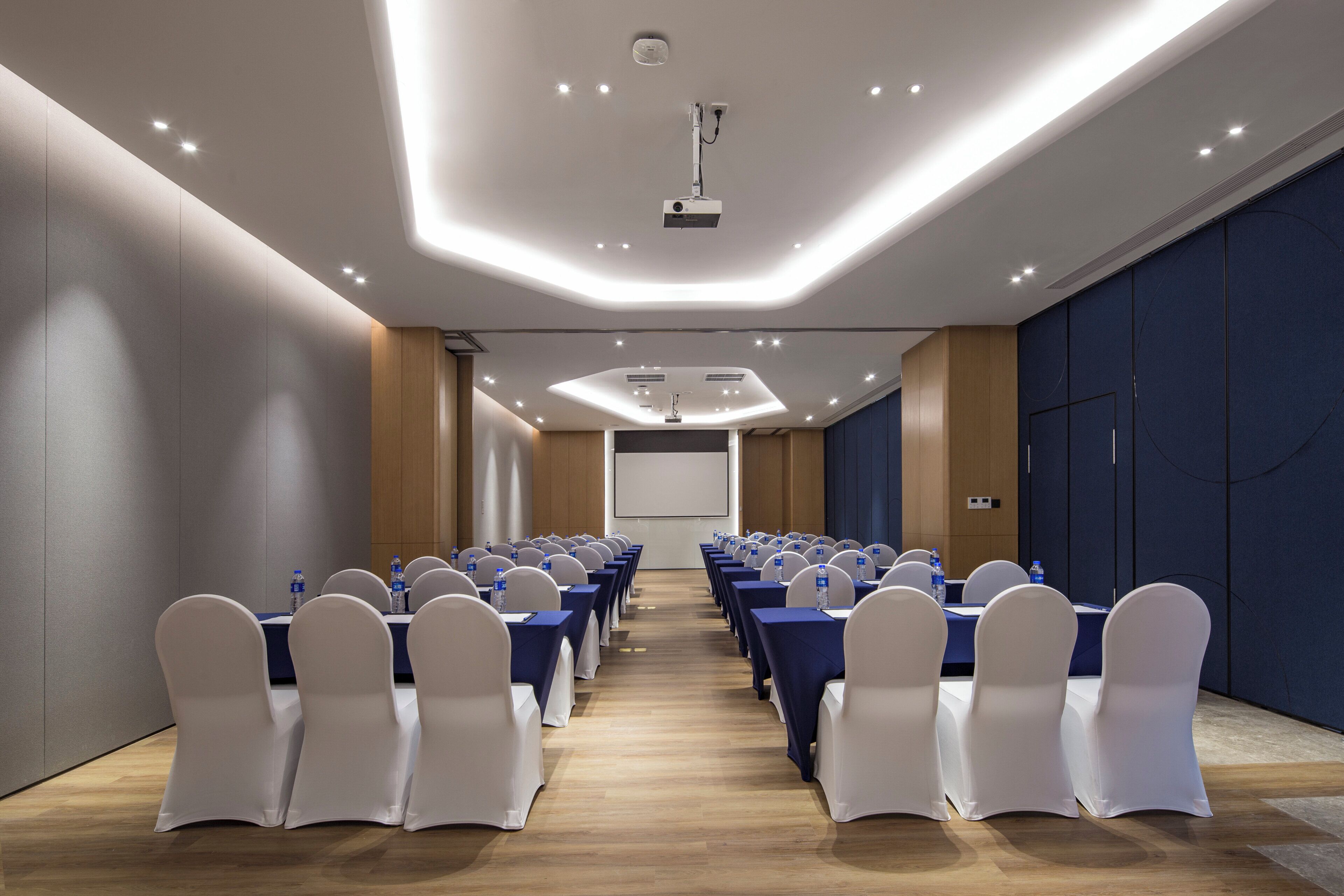 Photo - Holiday Inn Express Shanghai Kangqiao by IHG