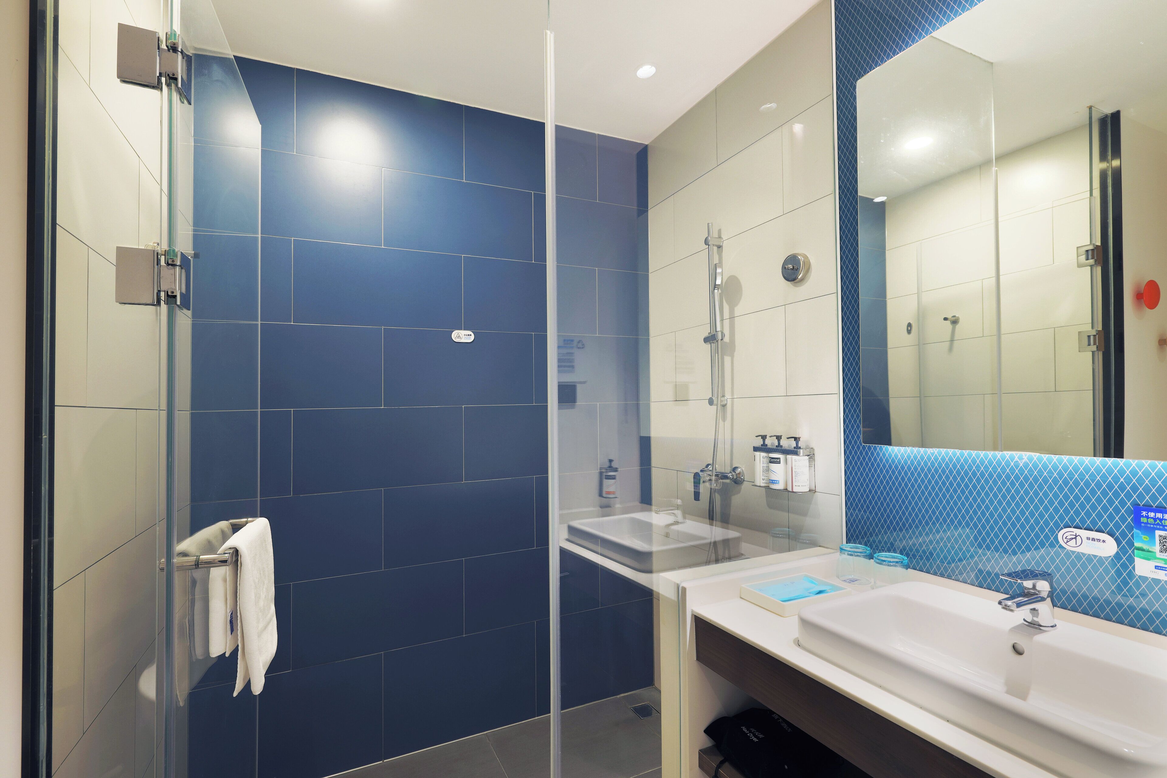 Foto - Holiday Inn Express Shanghai Kangqiao by IHG
