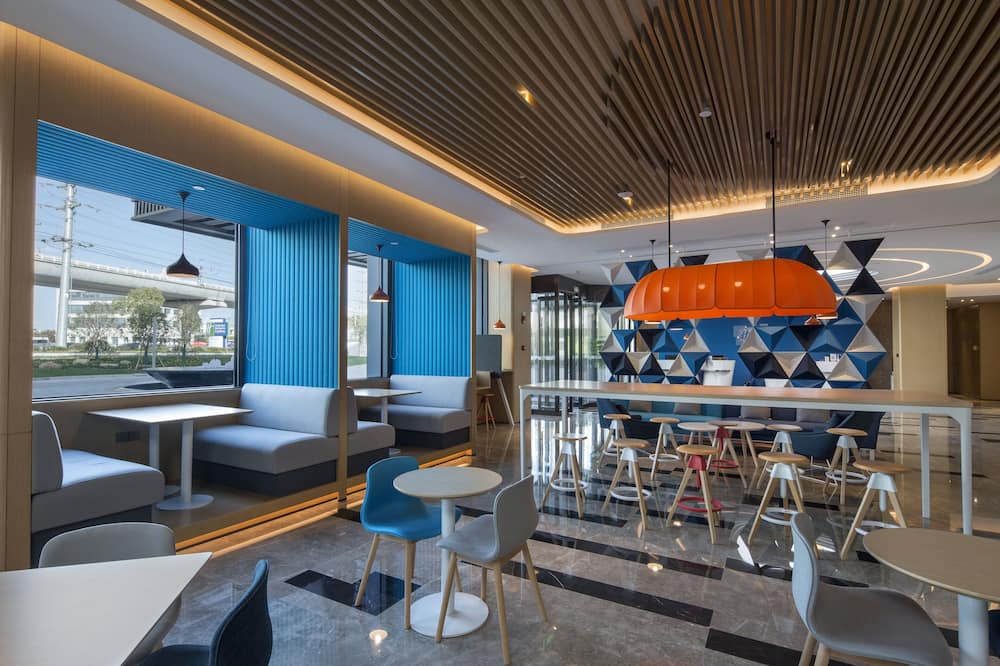 Holiday Inn Express Shanghai Kangqiao by IHG