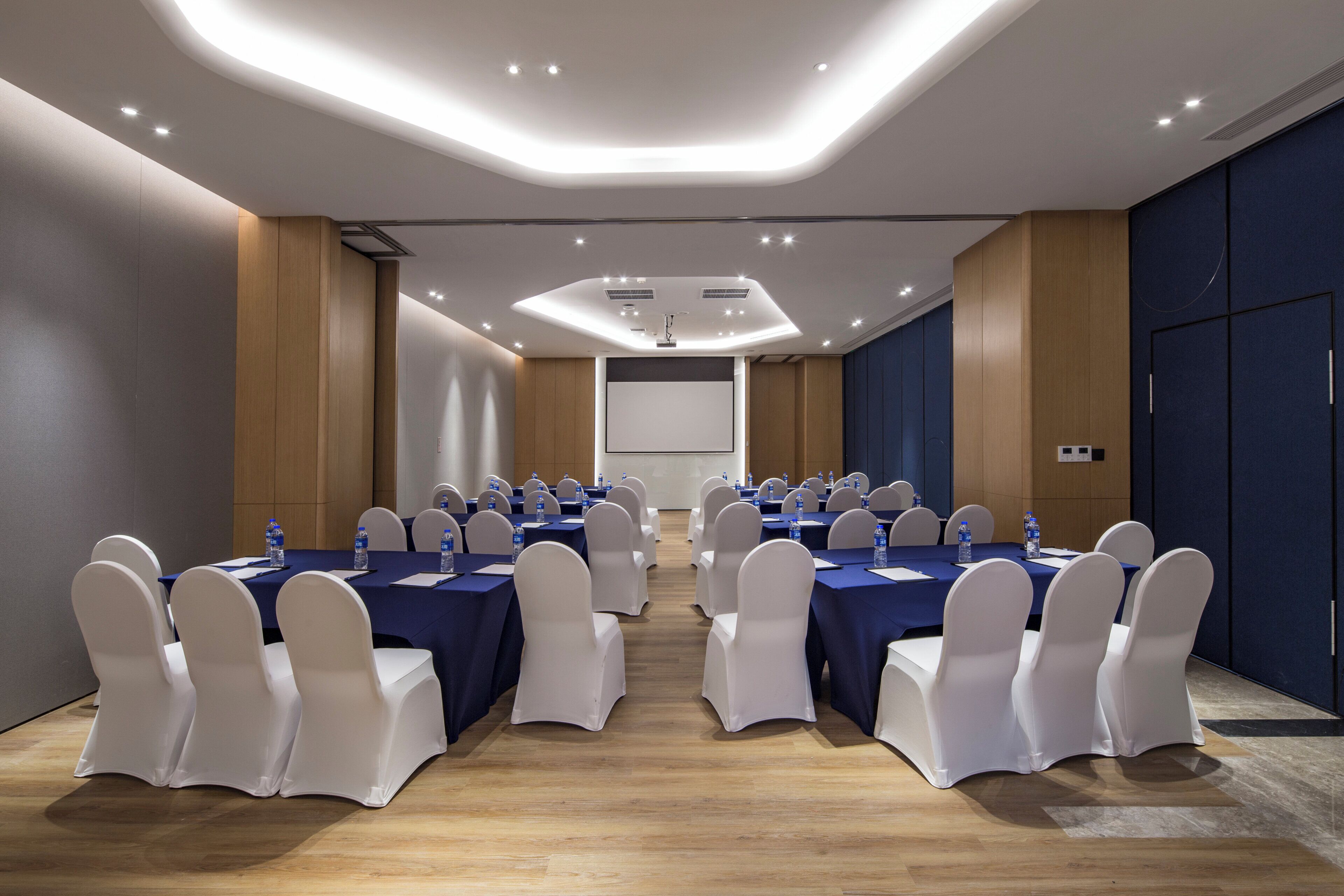 Photo - Holiday Inn Express Shanghai Kangqiao by IHG