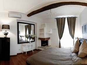 Apartamento (3 Bedrooms) | 3 quartos, edredons de pluma, ferros/tábuas de passar roupa