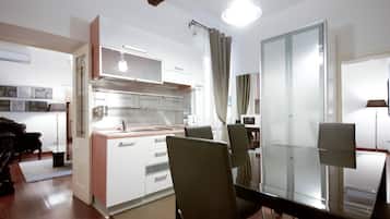 Apartment (3 Bedrooms) | Eigene Küche | Ofen, Herdplatte, Geschirrspüler, Espressomaschine