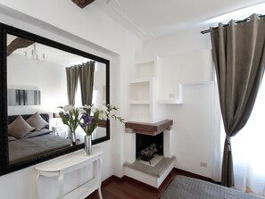 Apartamento (3 Bedrooms) | 3 quartos, edredons de pluma, ferros/tábuas de passar roupa