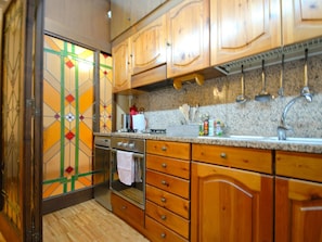 Refrigerador, microondas, horno, cafetera expreso