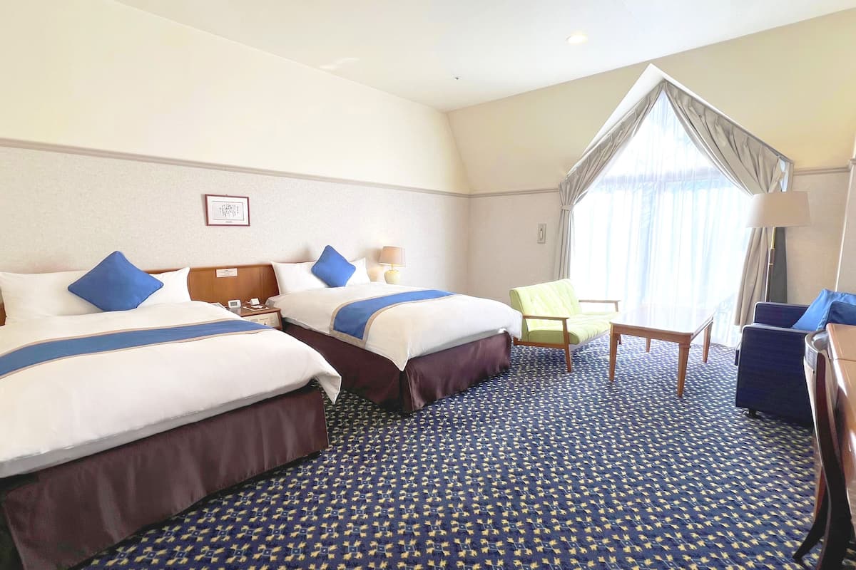 comfort twin room, non smoking | 1 bedroom, in-room safe, desk, iron/ironing board