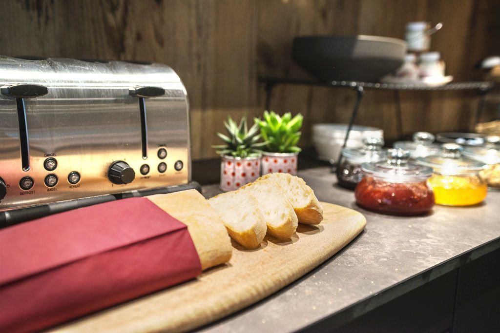 free daily full breakfast