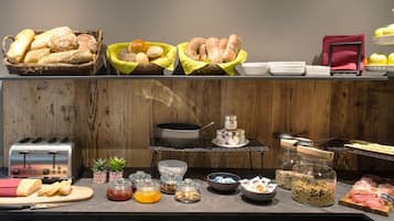 Free daily full breakfast