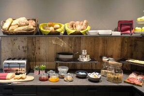 Tägliches inbegriffenes großes Frühstück