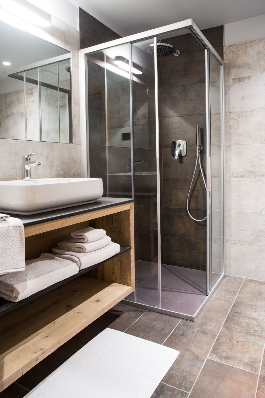 superior double or twin room, balcony, mountain view | bathroom | shower, free toiletries, hair dryer, bidet