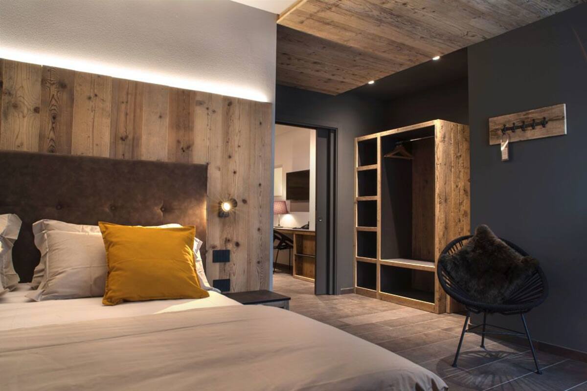 Minibar, desk, soundproofing, free WiFi