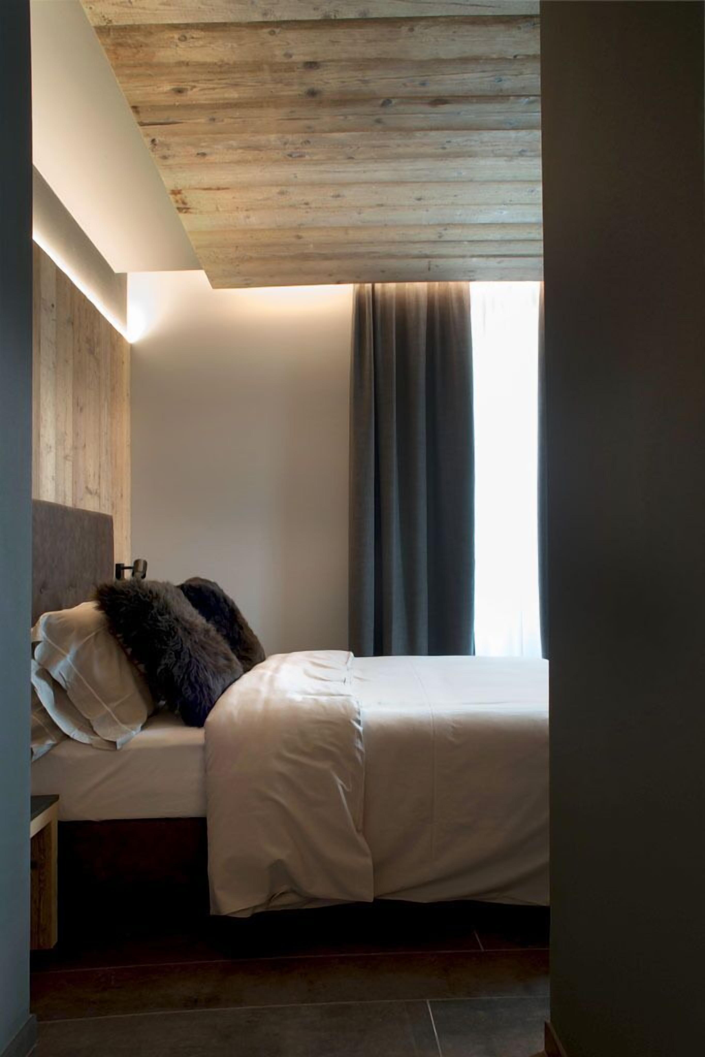 superior double or twin room, balcony, mountain view | minibar, desk, soundproofing, free wifi