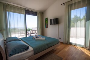 5 Schlafzimmer, Zimmersafe, Bügeleisen/Bügelbrett, Reisekinderbett