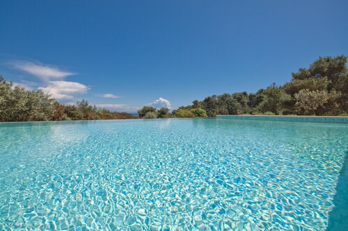 Neue wunderbar Villa Marlera mit Meerblick und Infinity-Pool