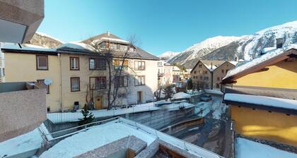 2 œ Room apartment, approx.