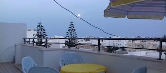 rent for vacancy, pretty well equipped apartment in tourist area of Mahdia