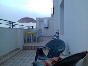 Terrace/patio - rent for vacancy, pretty well equipped apartment in tourist area of Mahdia (Mahdia)