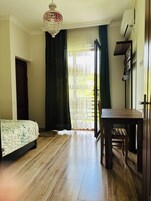 Individually furnished, soundproofing, iron/ironing board, free WiFi