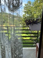 Triple Room, Garden View | Individually furnished, soundproofing, iron/ironing board, free WiFi